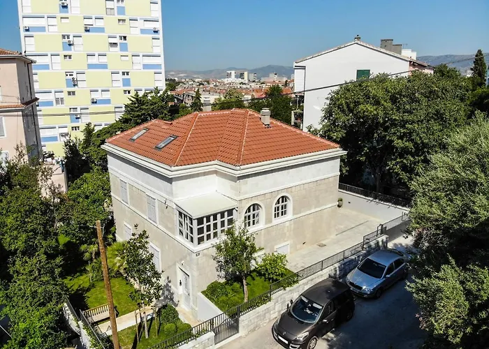 Gostinjska kuća Villa Central 4*