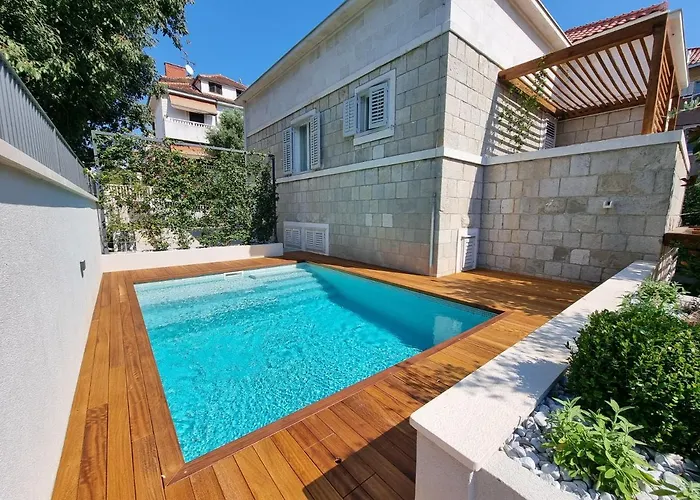 Gostinjska kuća Villa Central 4*