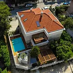 Villa Central 4*